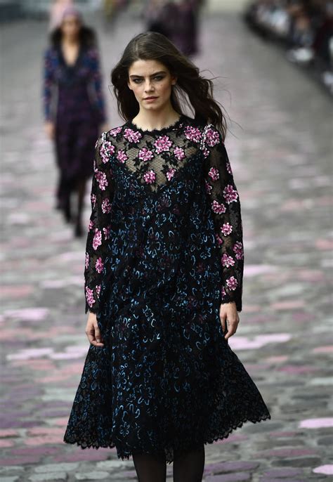 défilé chanel juillet 2023|FLÂNERIE SUR LA SEINE DÉFILÉ HAUTE COUTURE .